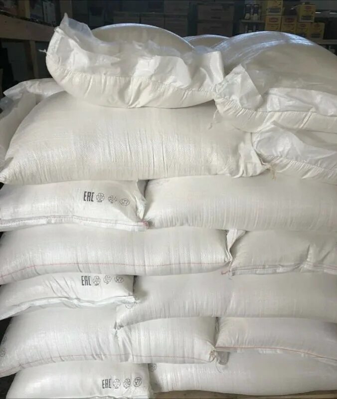 Склад сахара в мешках. Сахар на складе. Сахарный песок. Мешки полипропиленовые 56*105см. Склад муки.