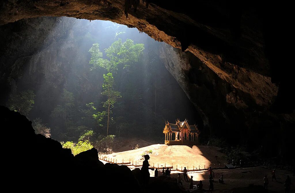 Caves de. Пещера Прайя Накхон Таиланд. Пещера Шондонг Вьетнам. Пещера Хан сон Дунг Вьетнам. Пещерный комплекс Кхао Вонг.
