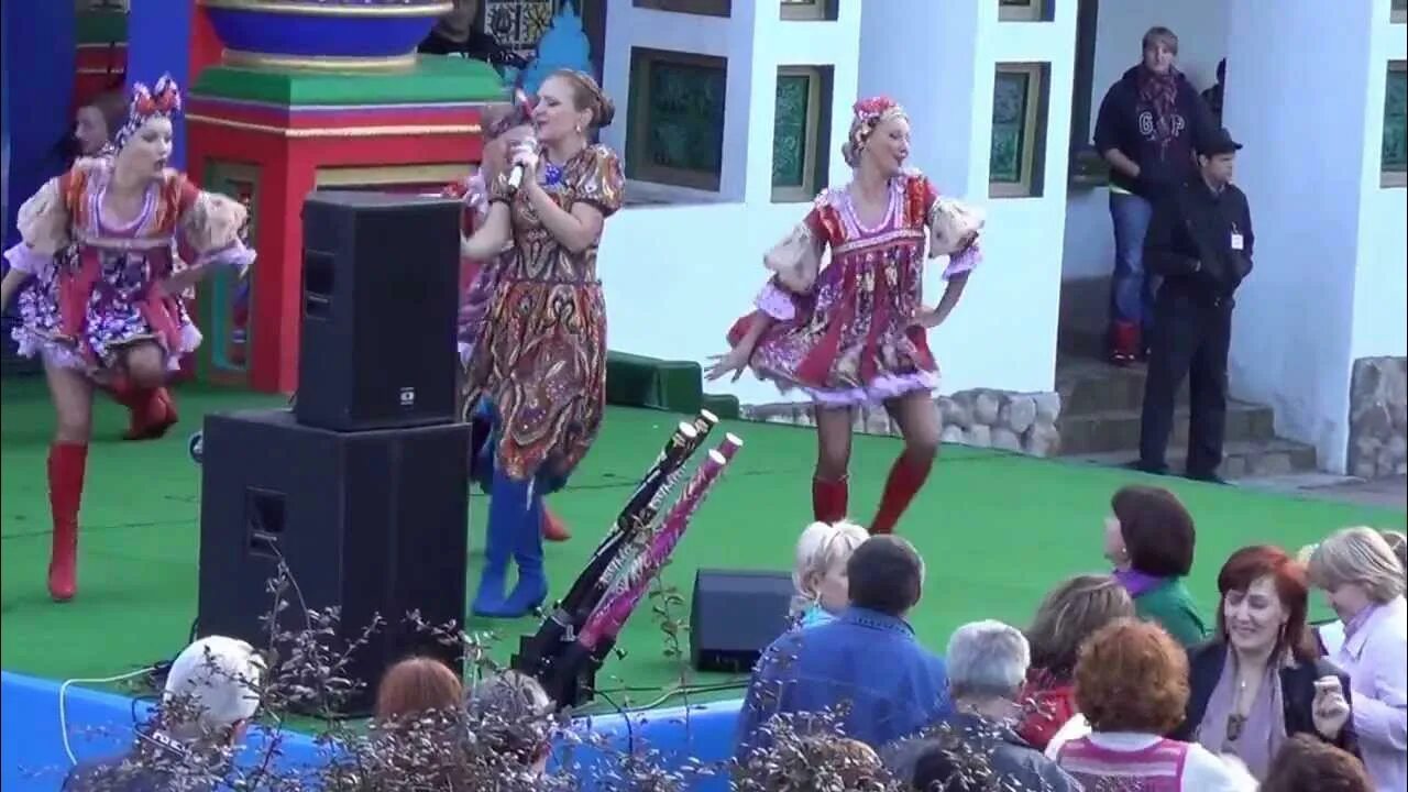 Костюм для танца кадриль. Спектакль кадриль. Кадриль спектакль тюмень. Квадратная кадриль. Кадриль в парке.