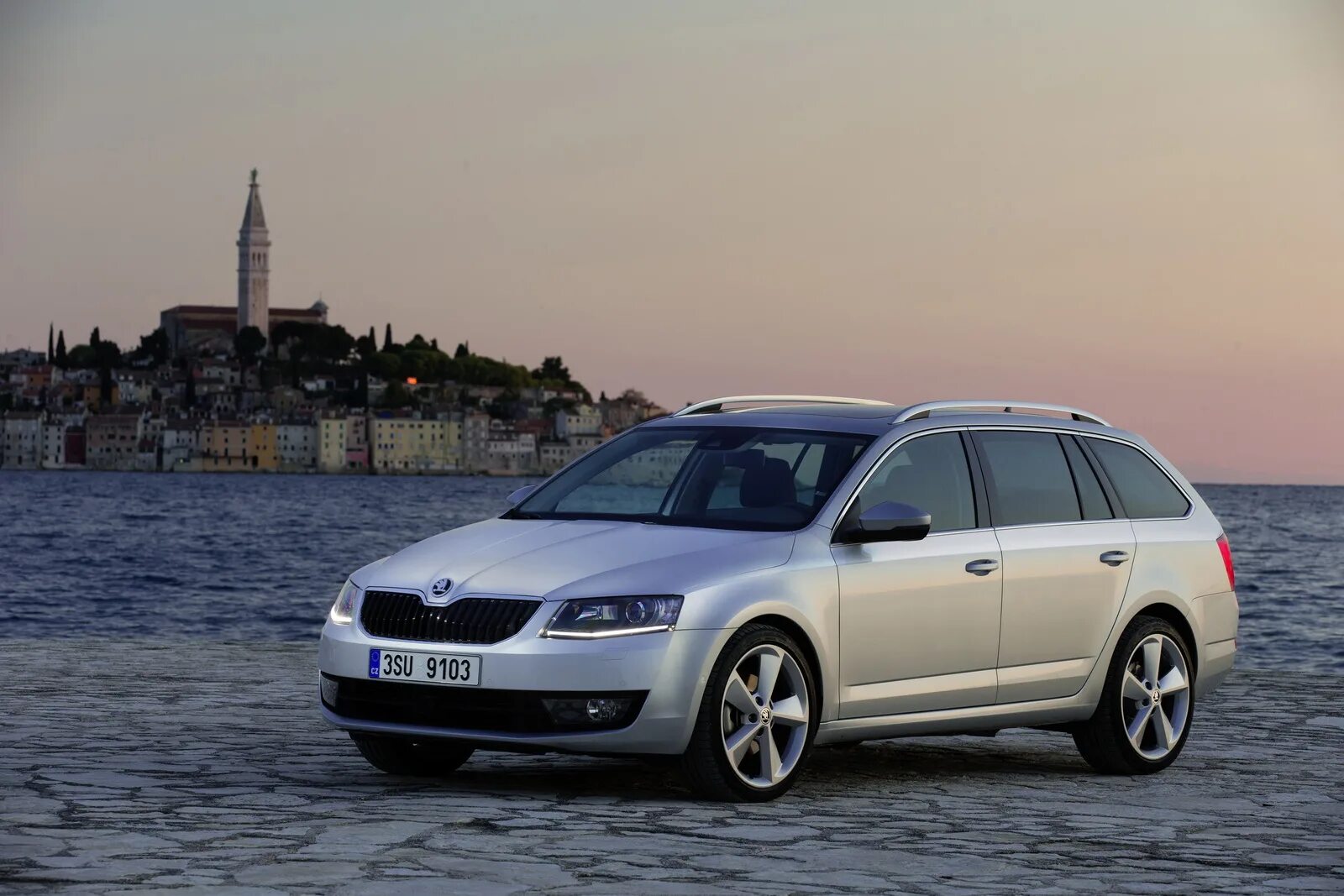 Skoda Octavia Combi 1.0 TSI. Skoda Octavia Combi 2023.