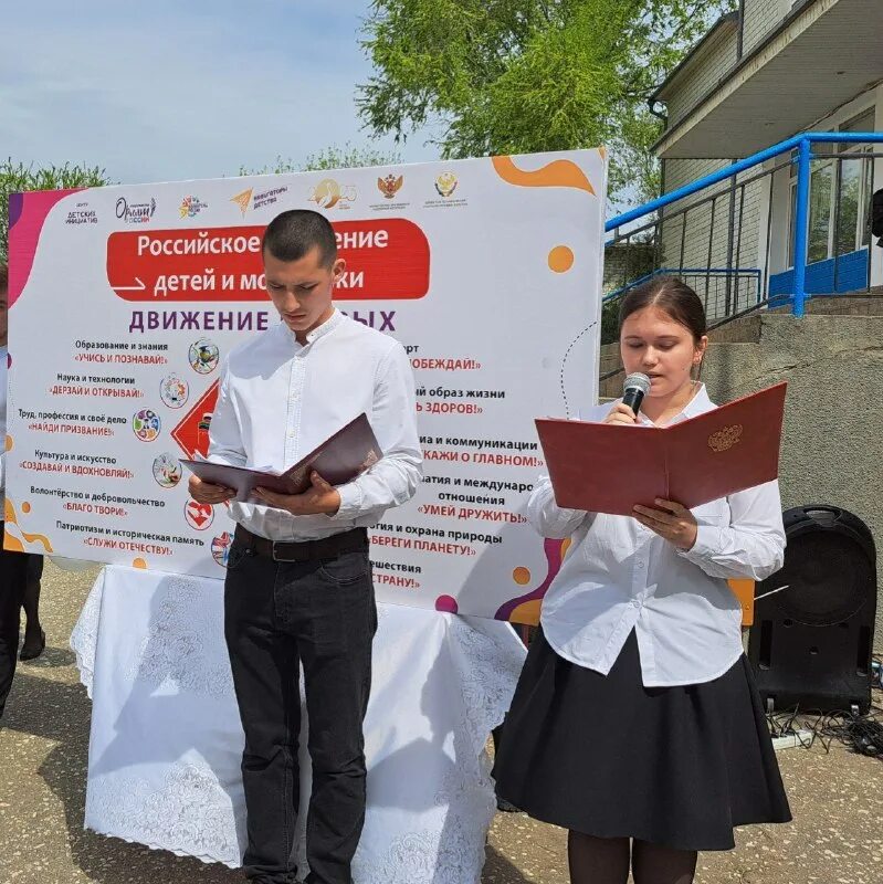 1 школа избербаш. 2 школа избербаш. Школа 1 г избербаш. Сош 1 избербаш школа. Учителя школы 1г избербаш.