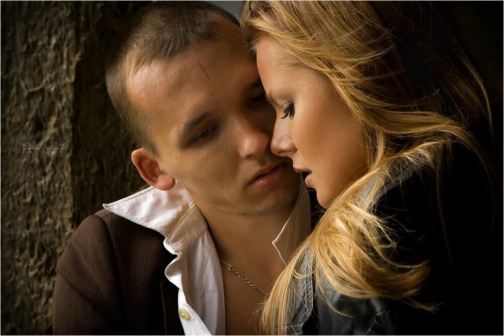 Поцелуй в макушку. Фотосессия с парнем. Влюбленная пара. Как можно стать любовью. Как можно стать любовью.