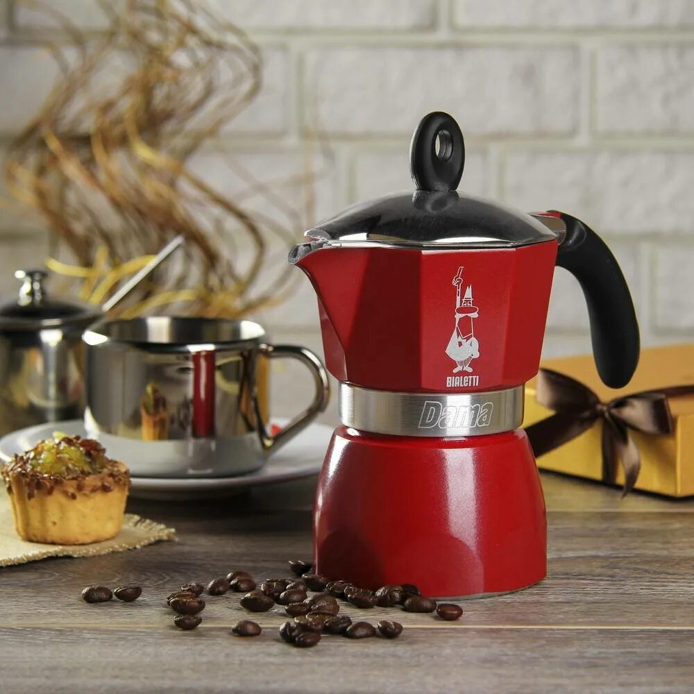 Биалетти гейзерная кофеварка. Гейзерная кофеварка Bialetti. Кофеварка Гейзер Bialetti. Кофеварка Биалетти красная. Какая кофеварка лучше гейзерная или капельная