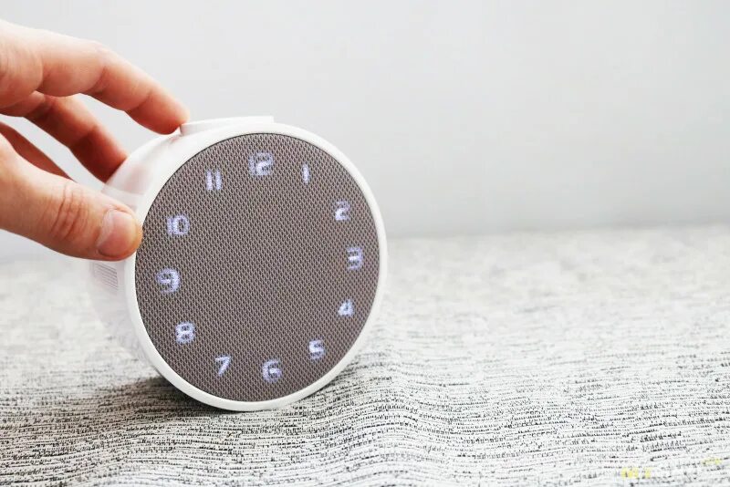 Будильник сяоми звук. Умная колонка xiaomi xiao ai с сенсорным экраном. Xiaomi колонка с часами. Световой будильник xiaomi. Лампа-будильник с режимом имитации рассвета.