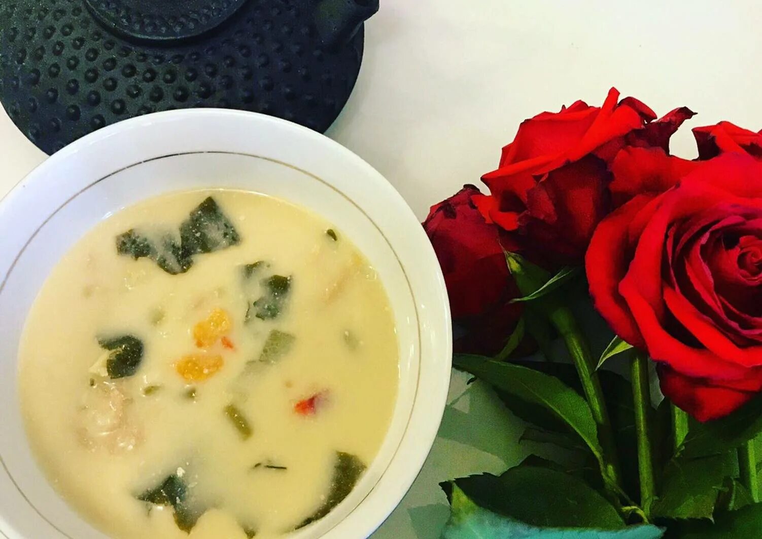 суп из рыбных консервов тунец. уха из тунца. рыбный суп из тунца консервированного. уха из тунца. суп из консервированного тунца.