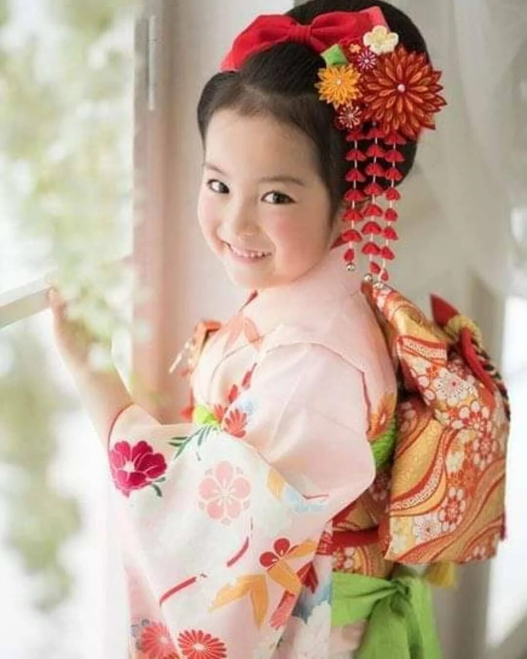 Японки маленькие худые. Китаянки в национальной одежде. Японки. Гейши дети. Япония дети.