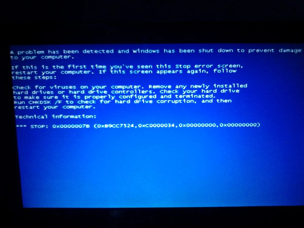Ошибка компьютера ответ. Ошибка на компьютере. Черный экран биос ноут. Компьютер не отвечает. Экран ошибки.