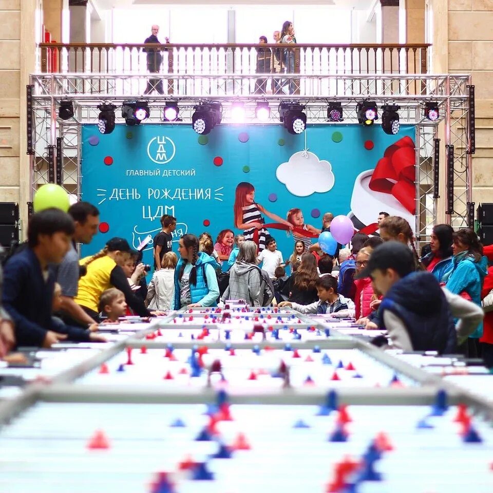 Картина гум цум детский мир. Фестиваль огней цдм. Фестиваль огней цдм. Световое шоу оркестр. Фестиваль в детском мире на лубянке.