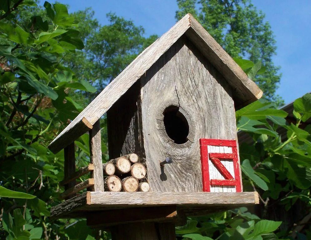 домик для зимующих птиц. красивые скворечники. необычные скворечники. скворечники оригинальные идеи. многоквартирный домик для птиц.