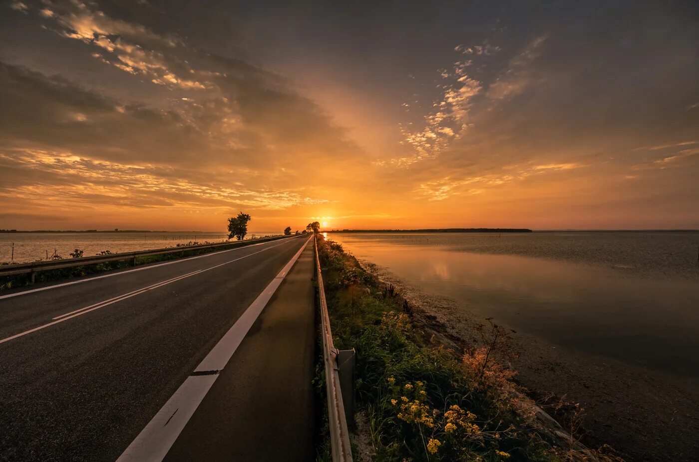 Over the road. Закат в Дании. Мост к солнцу. Красивые закаты Дании. Закаты в Дании - фото.