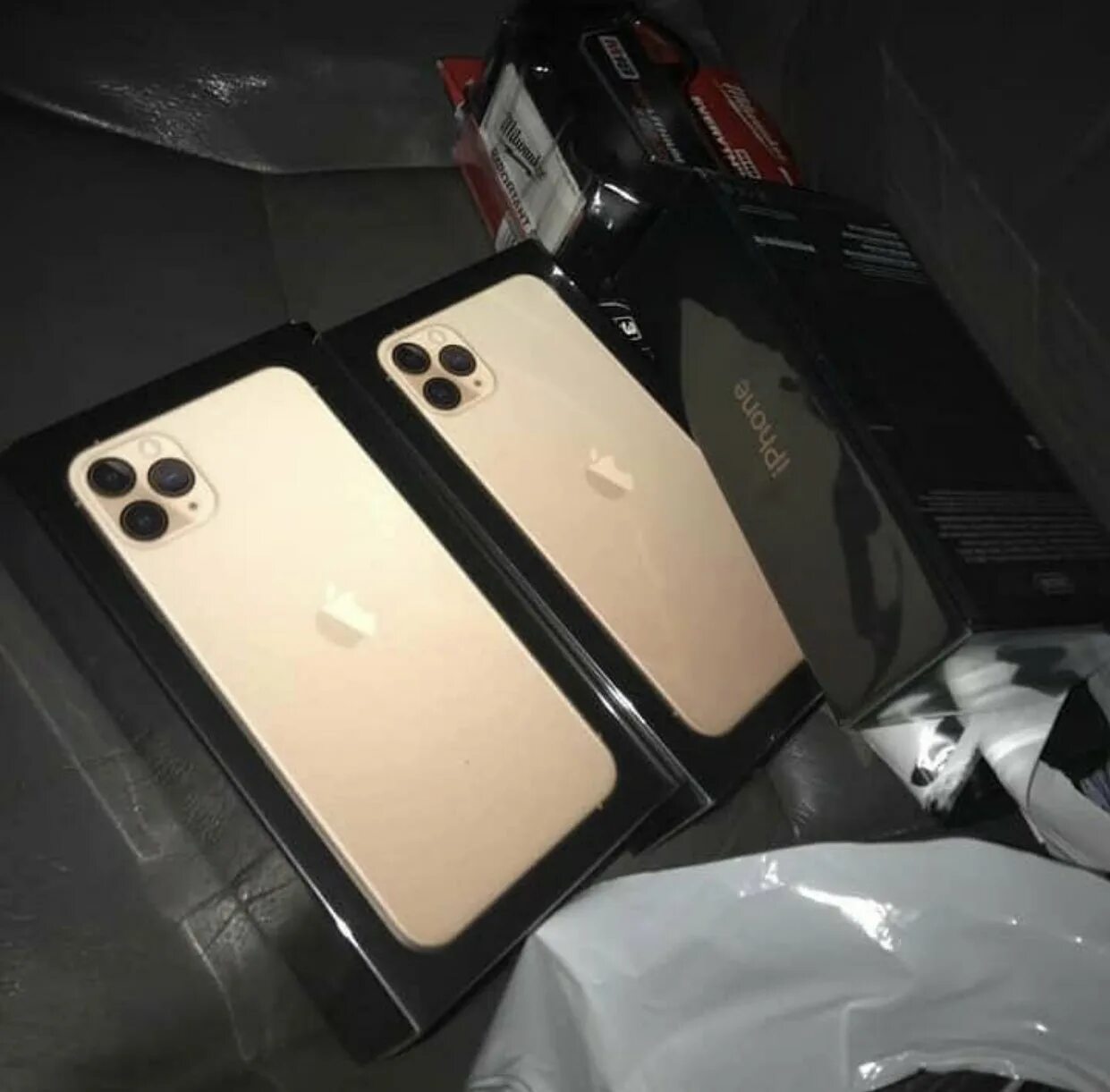 Айфон про макс коробка. Iphone 11 Pro Max Gold. Iphone 11 Pro Max 64gb. Iphone 13 Pro Max Gold. Iphone 11 Pro 256 ГБ золотой.