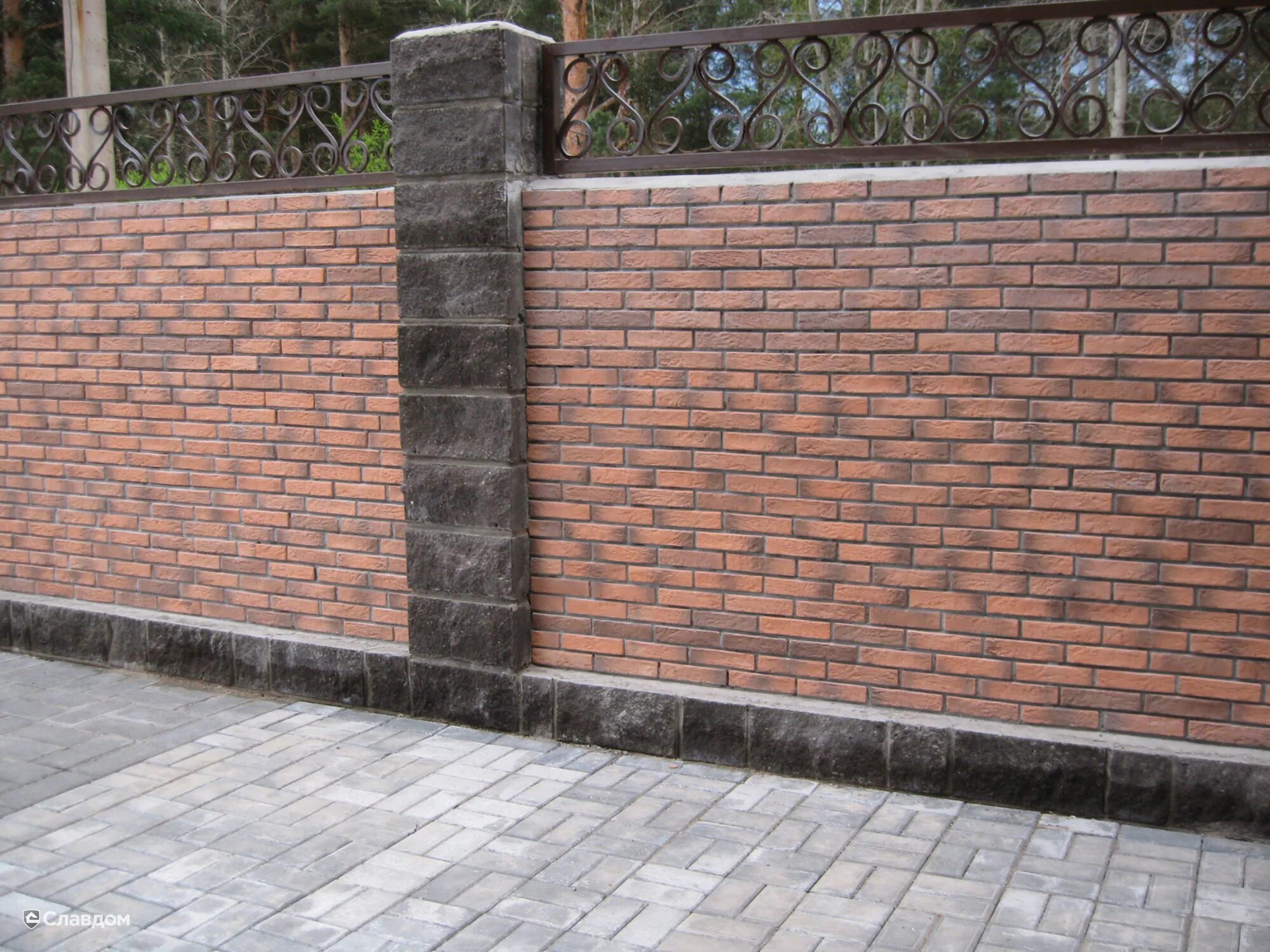 Облицовка столбов плиткой. Столбики облицованные плиткой. Дагестанский камень травертин. Отделка столбов плиткой. Облицовка столбов плиткой.