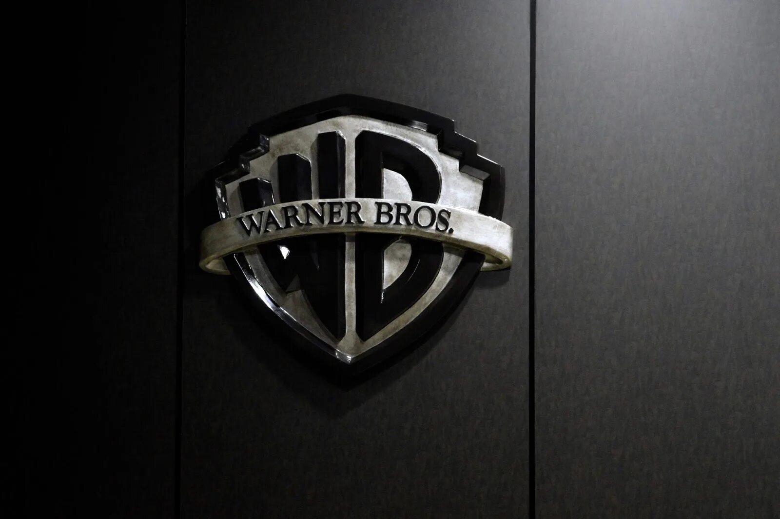 Warner Bros. Логотип ворнер бразерс. Варнер фф