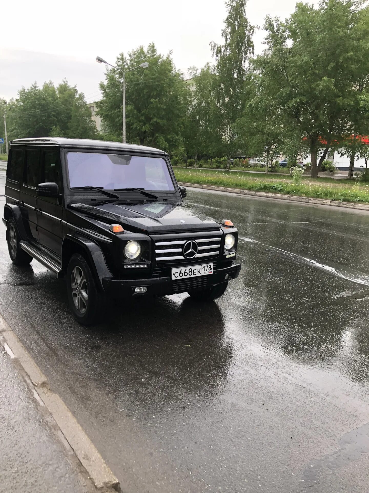 Гелик из ковра. Mercedes гелик по грязи. Приделали морду от гелика к 204. Фото гелика в грязи. Mercedes benz g63 amg 2022.