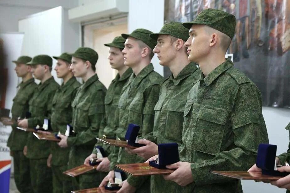 Призывной отзыв. Президентский полк служба в армии. Президентский полк ФСО срочная служба. Форма президентский полк срочника. Президентский полк спецназ срочная служба.