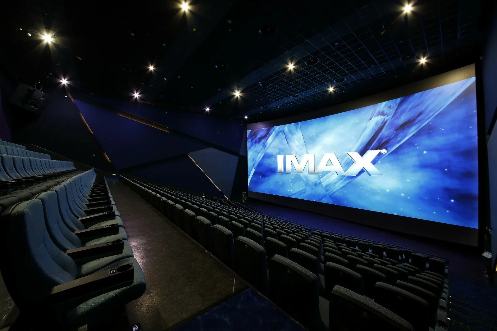 В каких кинотеатрах показывают дюну. Баргузин Иркутск зал IMAX. IMAX экран. IMAX проектор. Cinema 9 IMAX — зал IMAX.