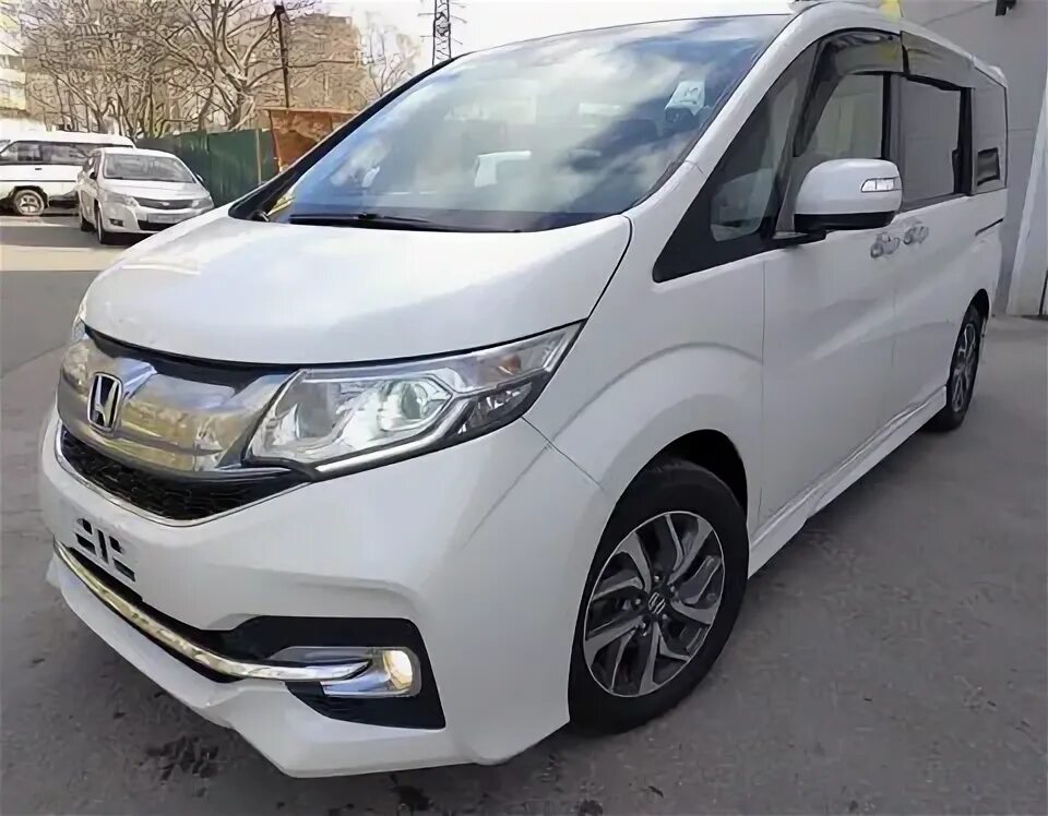 Автомобиль Хонда во Владивостоке. Honda Stepwgn 1.5 spada Honda Sensing 8 Seater - фото. Купить Хонда 2016 во Владивостоке серая 1.300. Хонда спада купить во Владивостоке. Купить хонда во владивостоке с пробегом