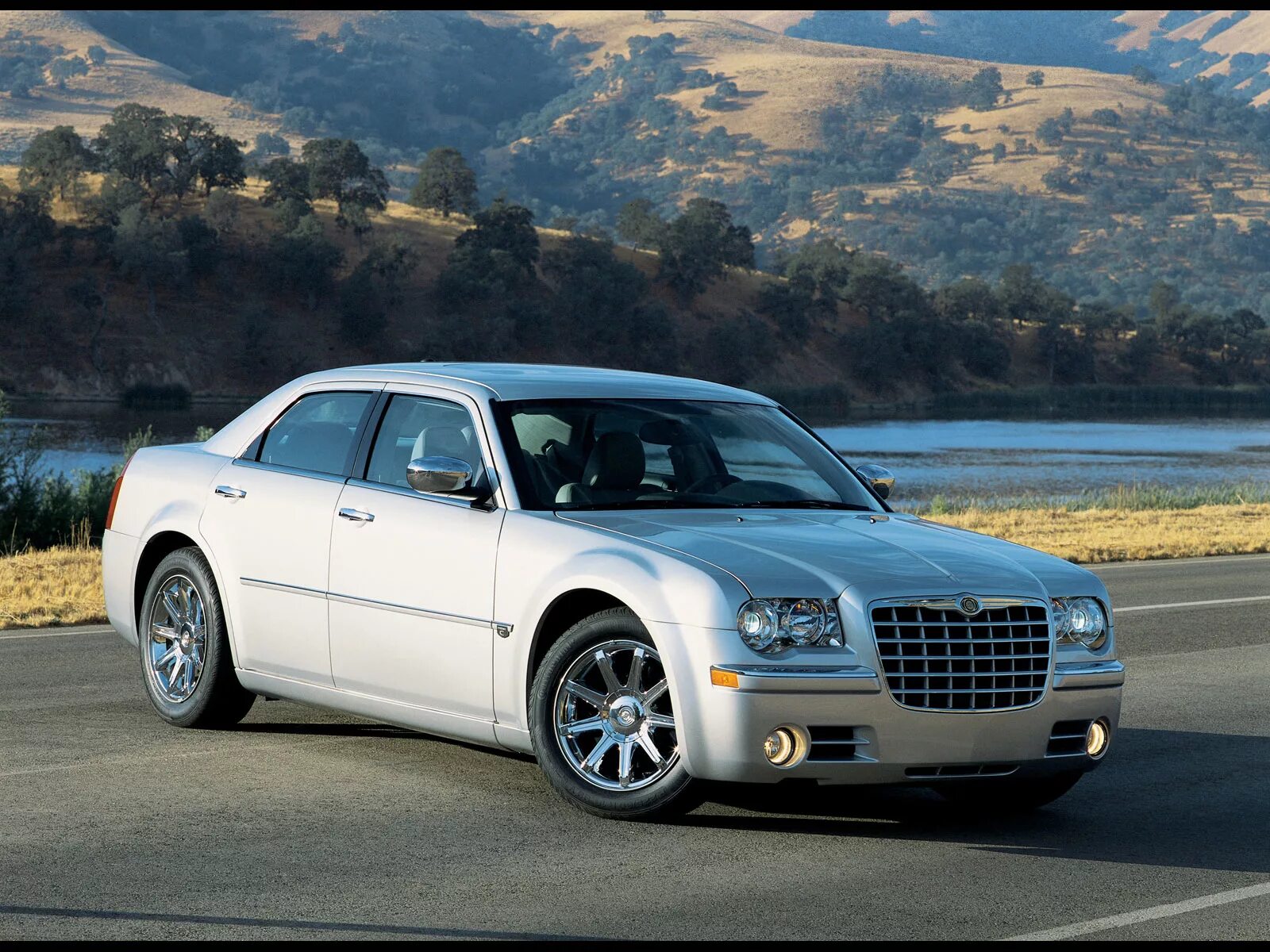 Американская машина крайслер. Chrysler 300c. Chrysler 300. Chrysler 300c седан. Chrysler 300c Cruiser.