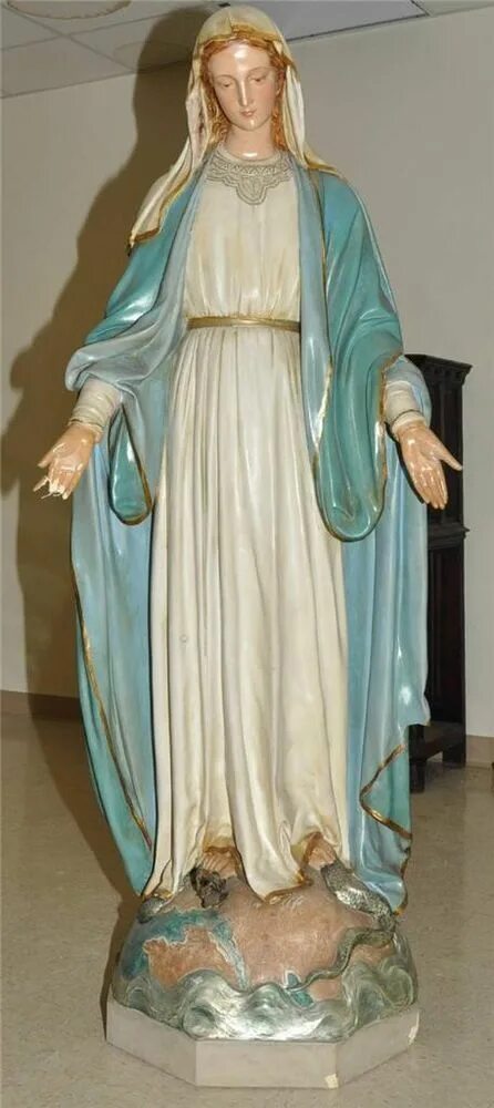 Mary speak french well. Католическая Дева Мария статуэтка. Католические статуэтки Девы Марии. Фигурка Девы Марии у католиков. Статуэтка Святая мать.