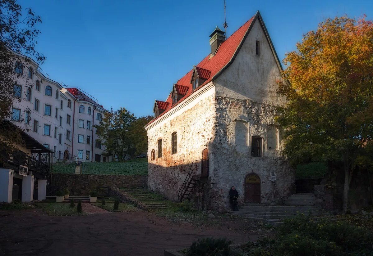 Старый выборг. Выборг старинный город. Выборг улица красина. Выборг старый город. Старый город выборг улицы.