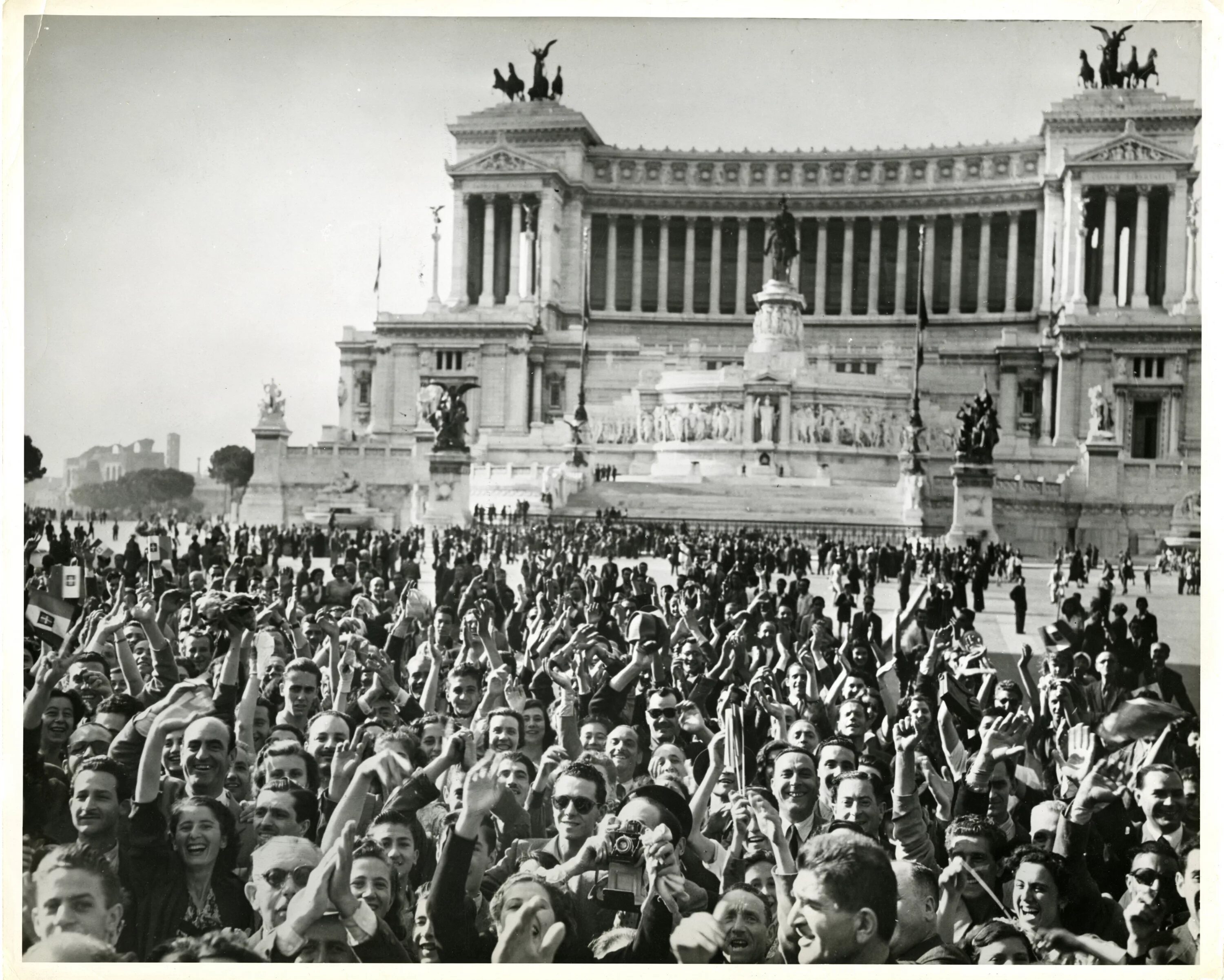 Италия 20 век начало парлмаент. Апрельское восстание 1945 Италия. Италия 1945. Италия после 2 мировой войны.