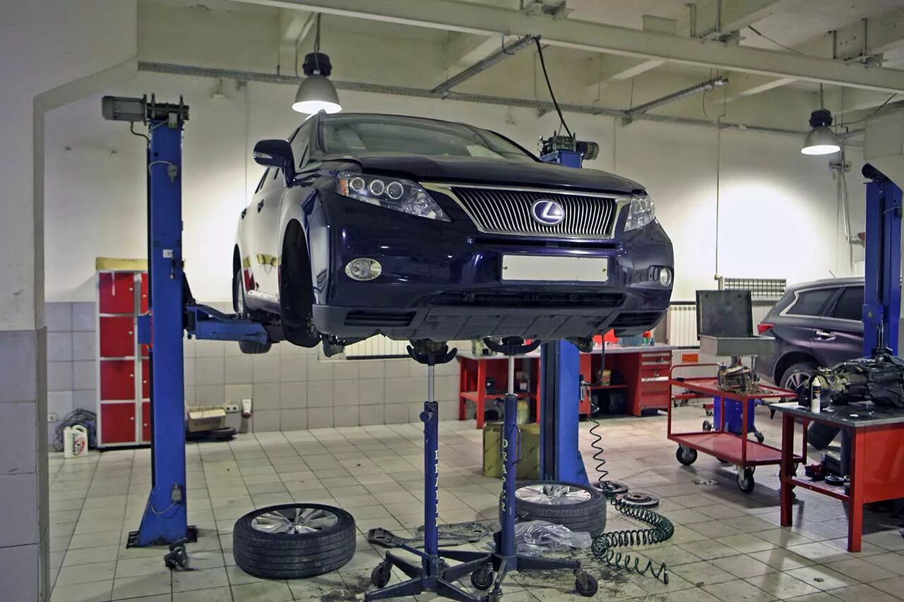 Обустройство автосервиса грамотное. Автосервис toyota. Станция техобслуживания автомобилей. Автосервис за рубежом. Склад автосервиса тойота.
