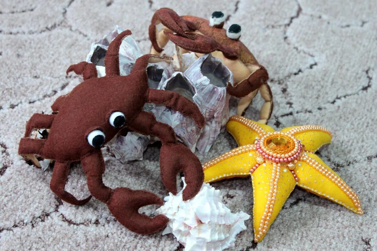 Игрушка "морские обитатели". Морские игрушки из фетра. Краб из фетра. Игрушки из фетра морская звезда.