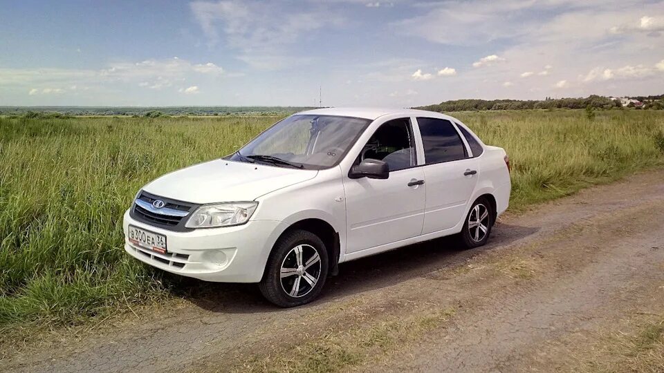 Лада гранта белое облако. Гранта авто авито башкирии. Ваз 21901. Гранта стандарт комплектация 2013. Гранта авто авито башкирии.