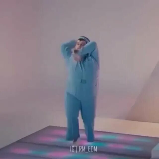 Пухляш из литл биг клип. Little big толстячок. little big танец. little big пухляш. little big гифка.
