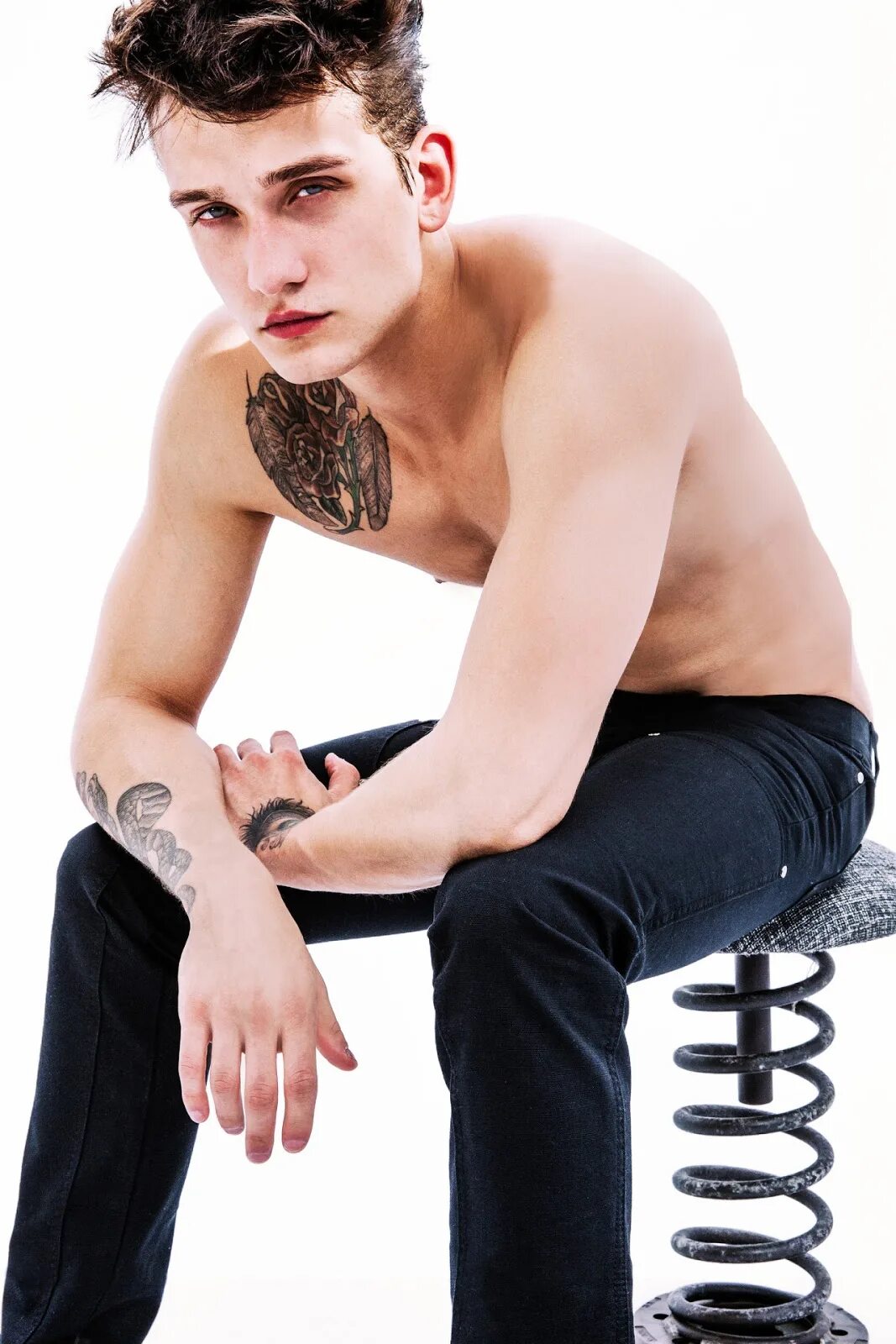 Коди сейнтнью. Cody saintgnue. cody saintgnue торс. коди сейнтнью американский актёр. тату cody saintgnue.