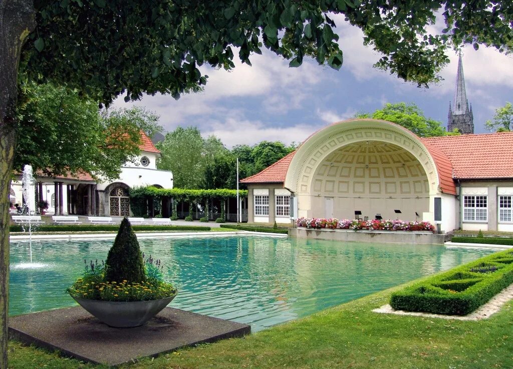 Bad nauheim германия. Город бад наухайм. Бад наухайм германия достопримечательности. Наухайм германия. Бад-наухайм, гессен.