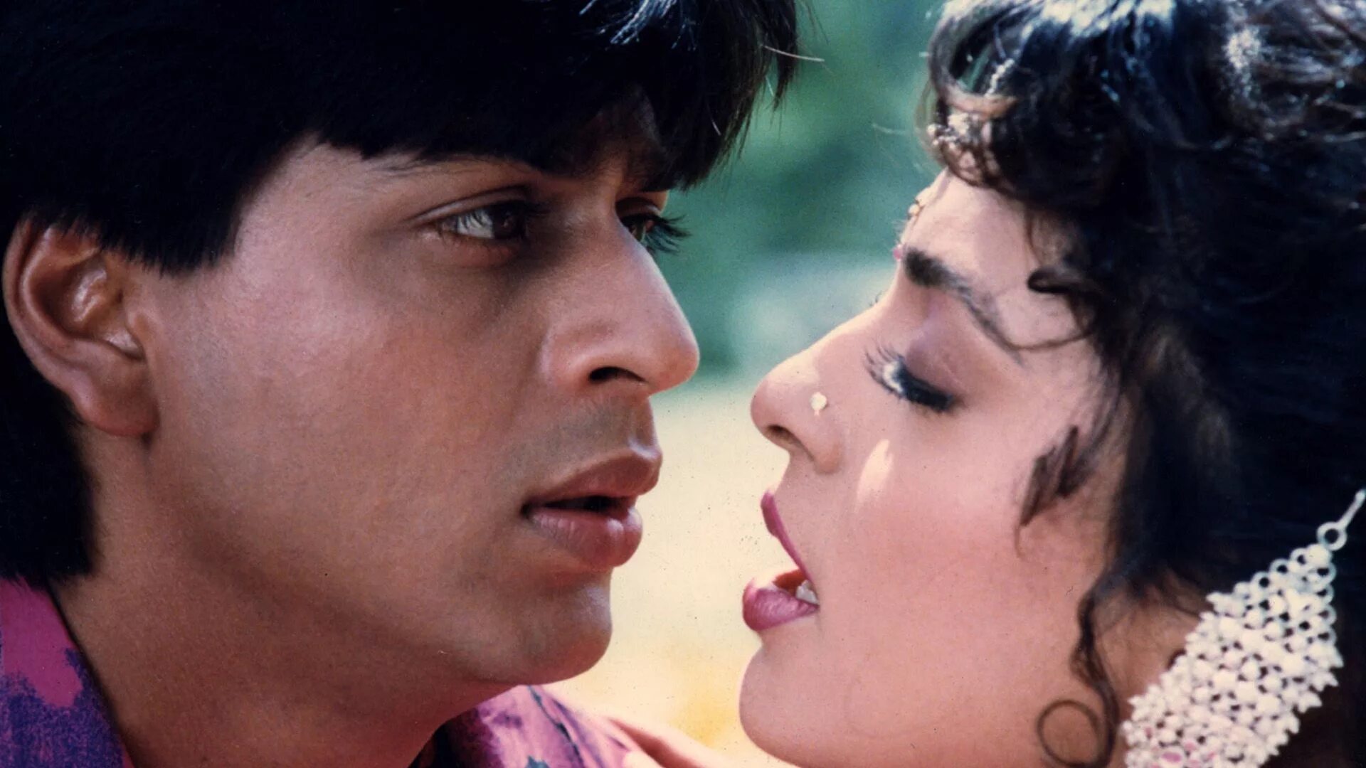 Shahrukh Khan 1993. Шахрукх Кхан жизнь под страхом. Darr, 1993. Индийские песни с переводом