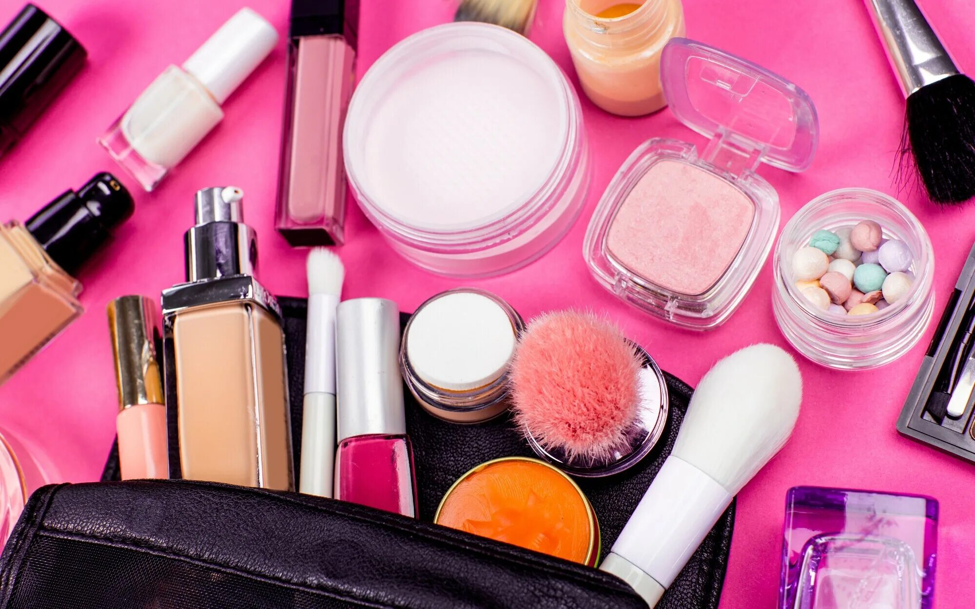 Примерить косметику. Реклама магазина sephora. Sephora. Примерить косметику. Цифровой макияж.