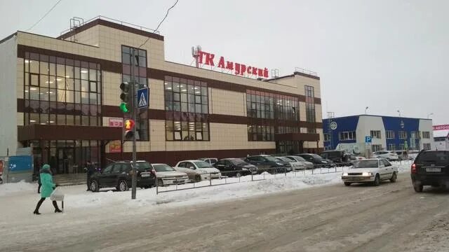 Торговый комплекс Амур Омск. Новый торговый комплекс в Амуре Омск. ТЦ Амурский Омск 21 Амурская. Торговые центры в Омске самые крупные.