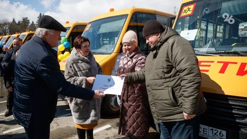 Автобус ставрополье. Школьный автобус. новые автобусы. директор 16 автобусного парка. новые маршрутки.