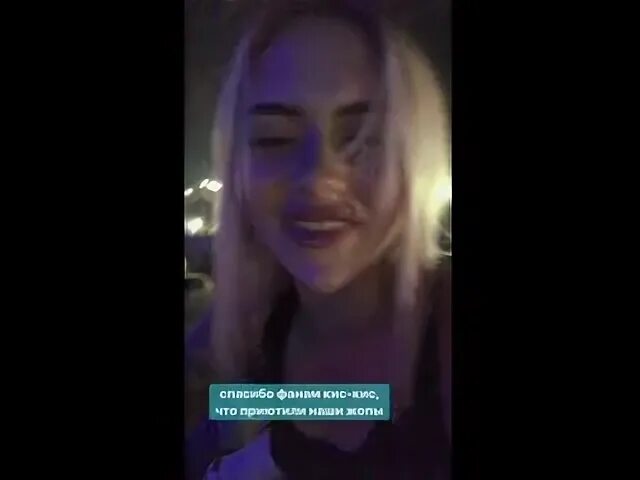 Кис кис целуются. Кис кис влюбилась в подругу. Max & molly pen. Молли кис кис. Pop punk vibes.