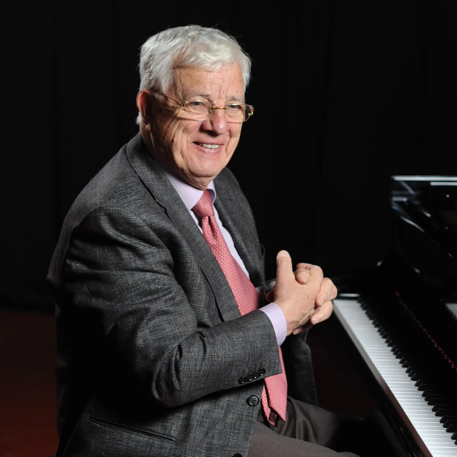 Раймонд паулс - pianista biogrāfija. Маэстро раймонд паулс. Раймонд паулс 2006. Паулс композитор. Паулс композитор.