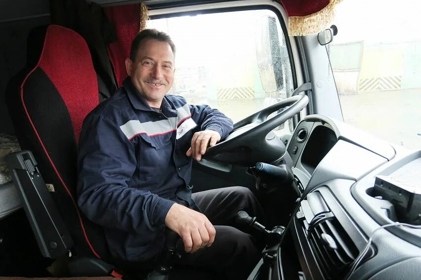 Камаз валерий. Шофер первого класса в ссср. Профессия водитель для детей. Профессия водитель шофер. Водитель первого класса.