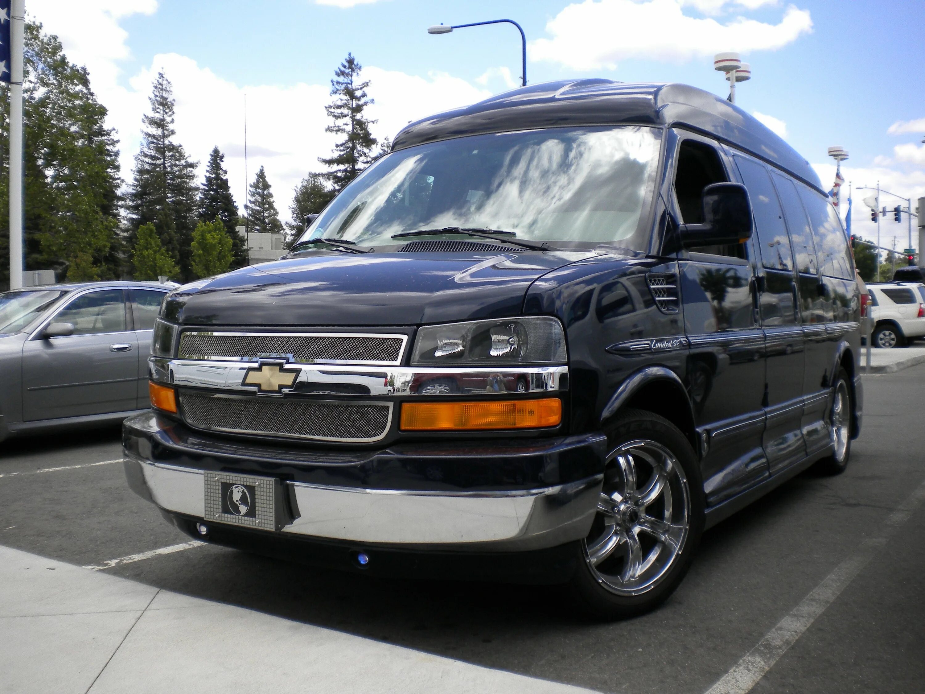 Шевроле эксплорер. Минивэн шевроле экспресс эксплорер. chevrolet explorer 2025. шевроле эксплорер 1.8. шевроле микроавтобус 2025.