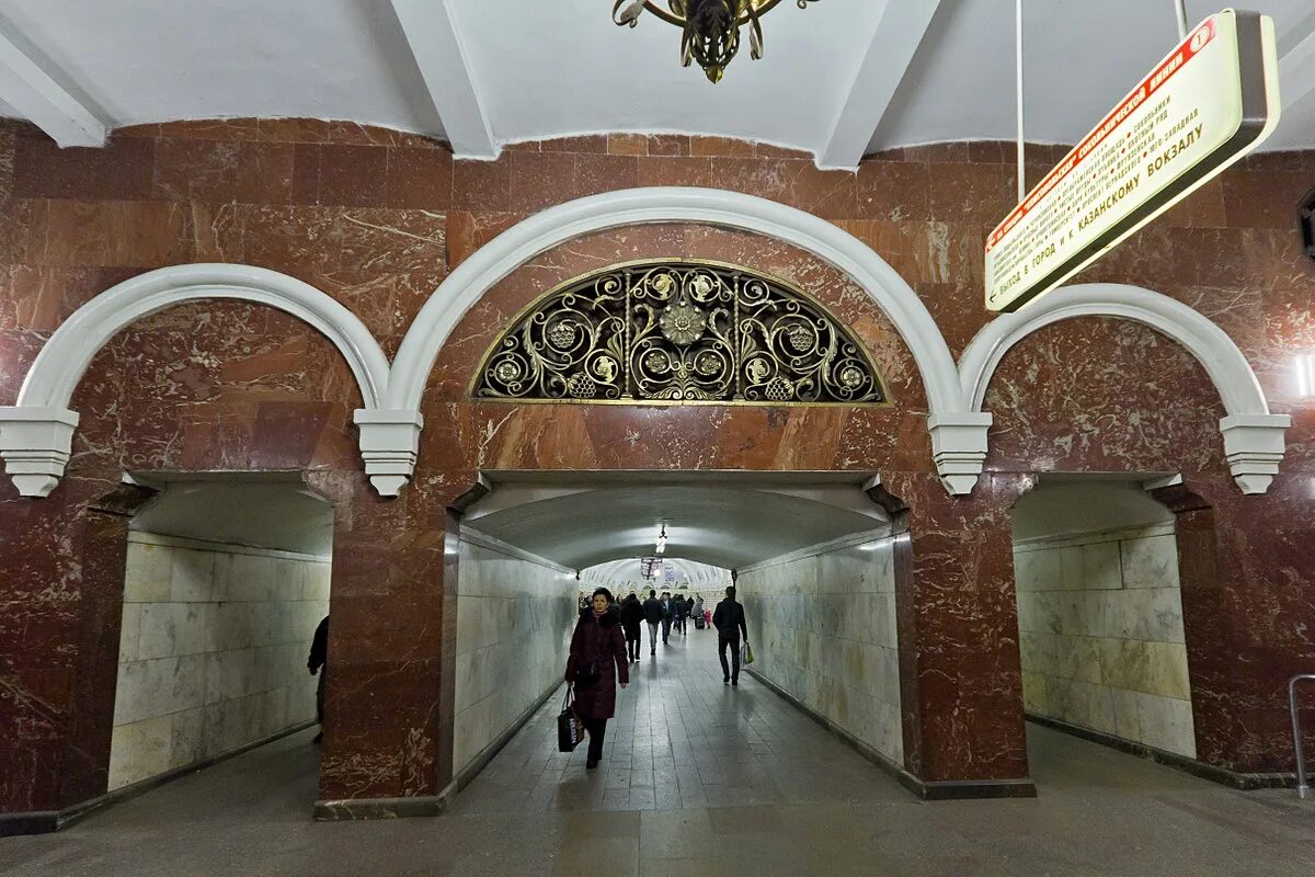 Комсомольская время работы. Станция комсомольская кольцевая. вестибюль метро комсомольская кольцевая. вестибюль станции метро комсомольская. вестибюль станции комсомольская.