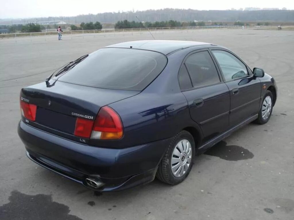 Мицубиси carisma 1. Митсубиси каризма 1995. Mitsubishi carisma 2000 хэтчбек. Мицубиси каризма 1999. Mitsubishi carisma рестайлинг хэтчбек.