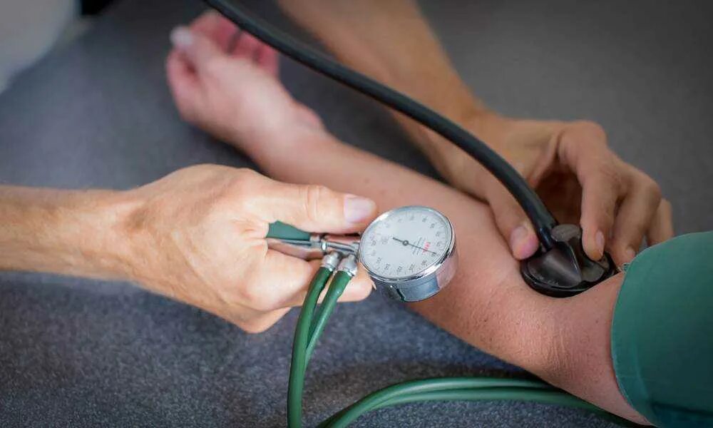 Клинические симптомы артериальной гипертензии. Гипертония. Гипертония. Артериальная гипертензия памятка для пациентов. Гипертоническая болезнь.