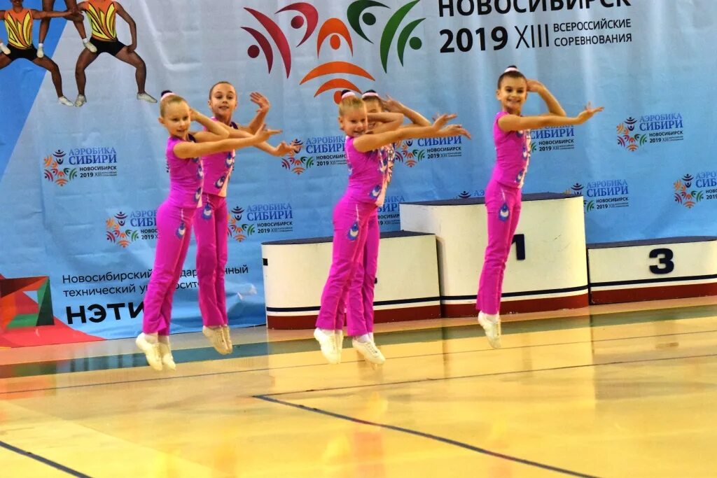 Аэробика в новосибирске. Аэробика в новосибирске. Аэробика матюшенко дарья 2021. Аэрджек аэробика. Начальная школа аэробики.