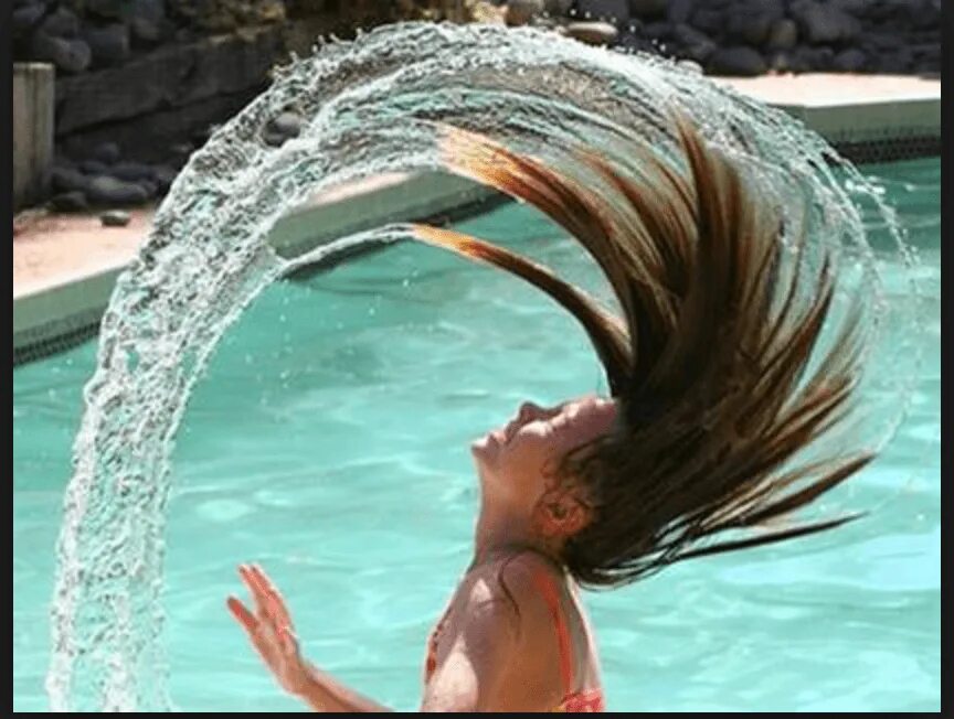 В волосах есть вода. Волосы в воде. Волосы из воды. Волосы из воды девушка. Красивые волосы в воде.