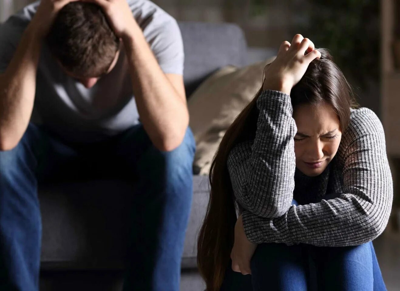 Жена подозревает что делать. Мужчина критикует женщину. Жена которой изменяет муж. Жена подозревает что делать. Муж предъявляет жене.