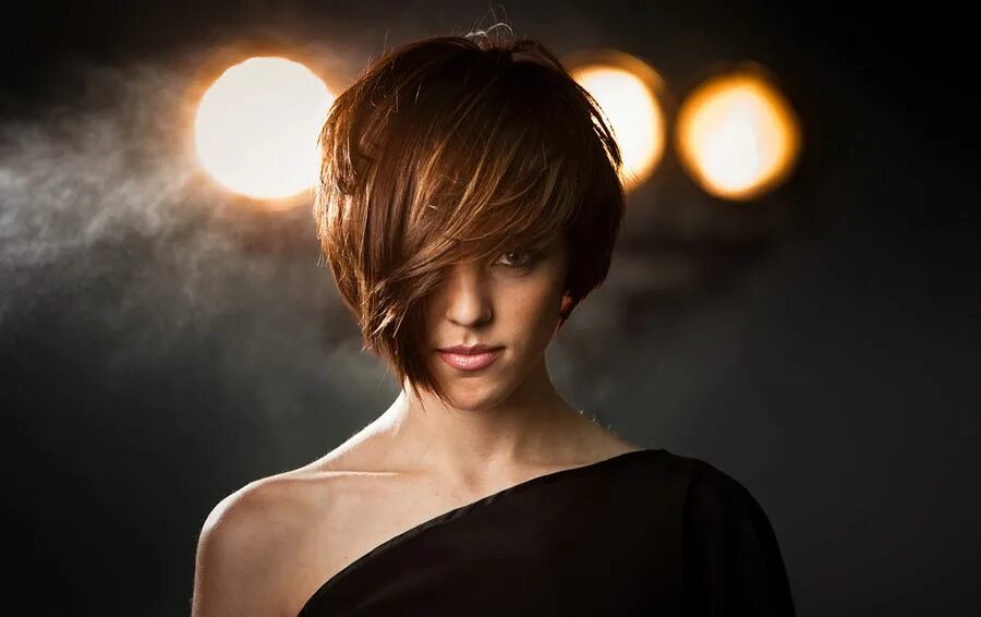 яна беспечная тодчук. морена баккарин с короткой стрижкой. линда евангелиста стрижка пикси. скарлетт йохансон с короткой стрижкой. юлия костюшкина стрижка пикси.