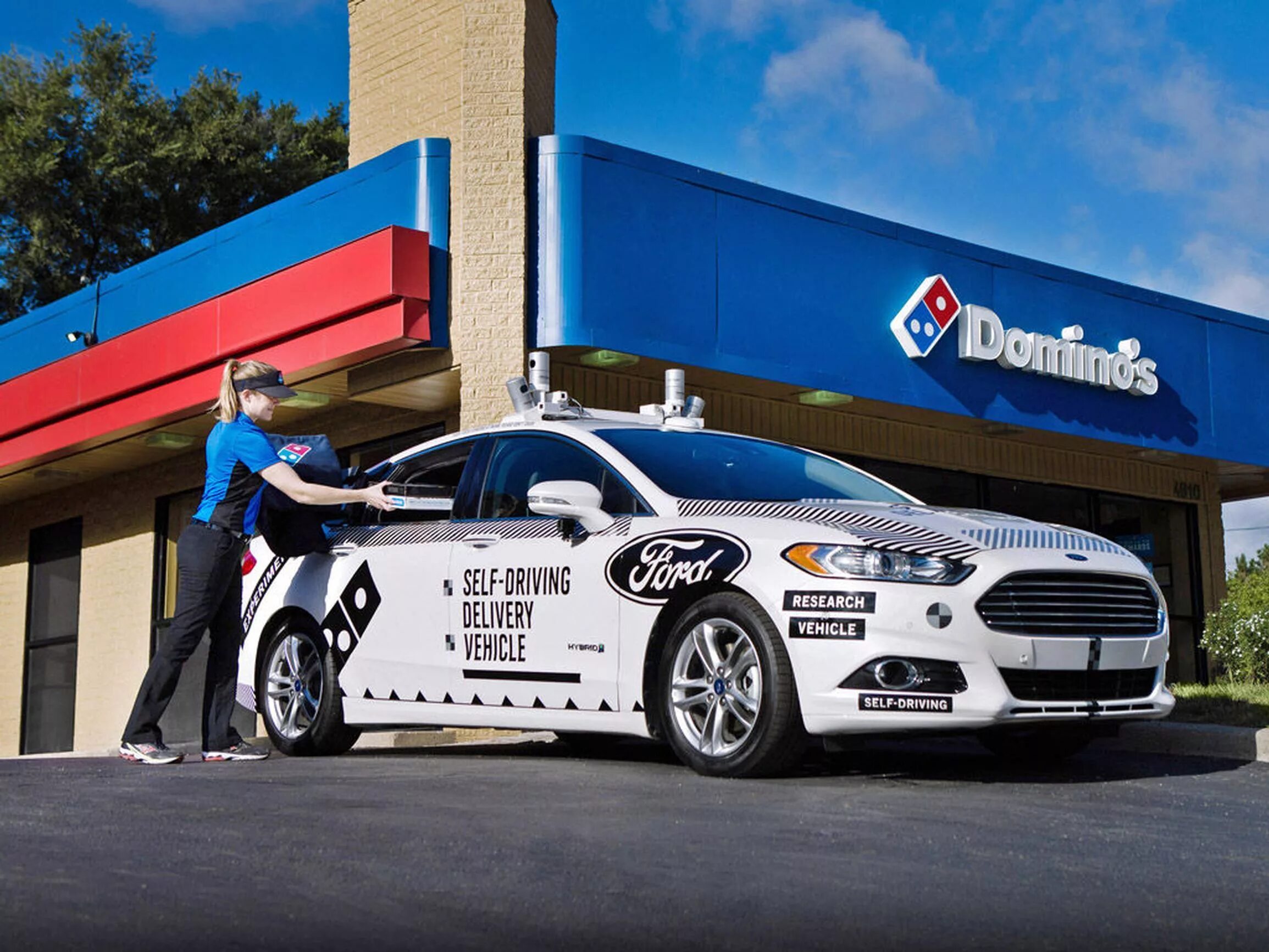 Deliver cars. Self-delivery. Доминос на машине организации. Vehicle delivery cars uk. Domino's pizza Nuro's self Driving car.