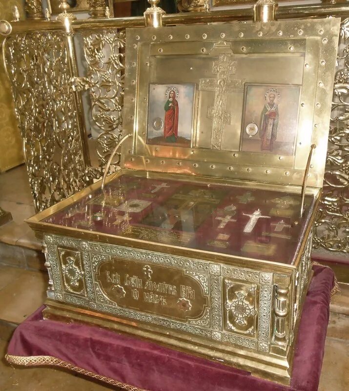 Святые мощи марии магдалины. Мощи царицы елены. Мощи святой великомученицы екатерины. Мощи неизвестного святого в сочи. Мощи царицы елены.