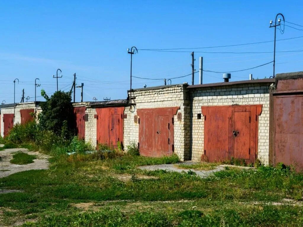 много гаражей. гаражная амнистия 2021. земля под капитальным гаражом. гараж под землей. гаражная амнистия.