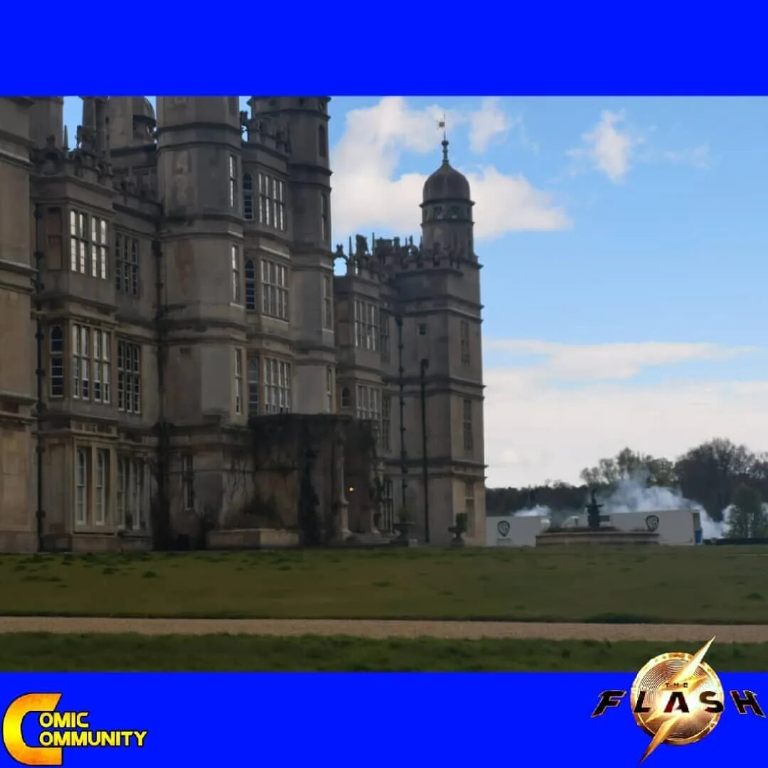 Дом брюса уэйна на озере проект. Уоллатон-холл ноттингем план. Особняк уэйнов готэм. Готэм gcpd. Город уэйнов 5 букв.